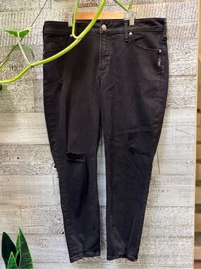 Silver Jeans | NWT "Avery" Curvy Skinny Crop High Rise Jeans - Women's 34, Black